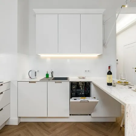 Luxurious Studio Old Town By Renters
